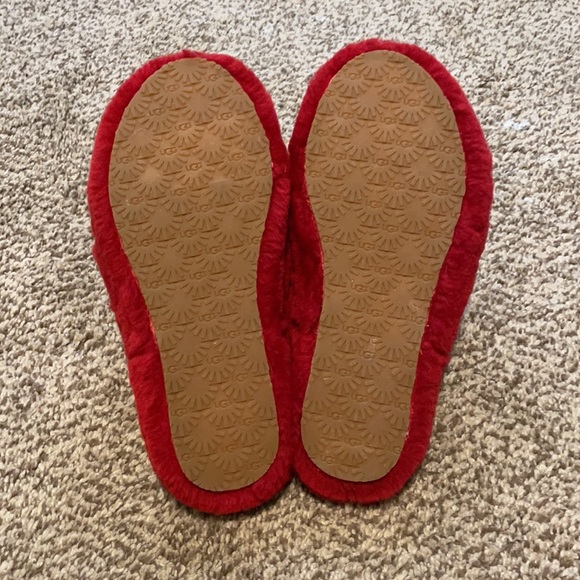 Red Ugg slippers brand new size 3y - Picture 3 of 4